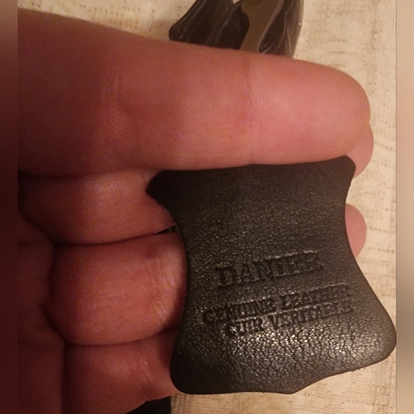 Danier Genuine Leather purse - Picture 4 of 6